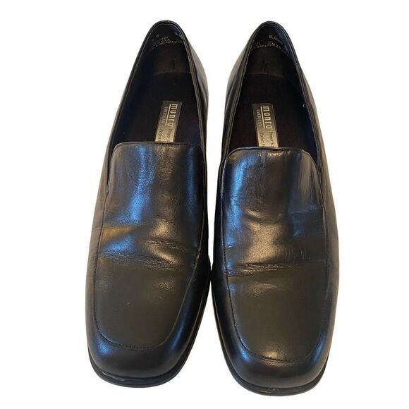 Munro Classic Black Heeled Loafers in Ladies Size 9W. - Picture 1 of 7